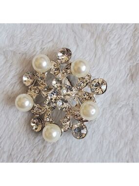 Faux Pearl Rhinestone Brooch Pin